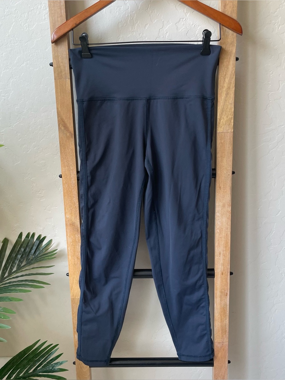 Aerie Chill Play Move Navy High-Rise 7/8 Mesh Stripe Leggings
